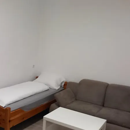 Apartment Neumuehles Duisburg, Big Tv, Wlan, Coffee Machine, Ground Floor *