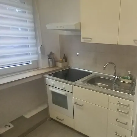 Apartment Neumuehles Duisburg, Big Tv, Wlan, Coffee Machine, Ground Floor *